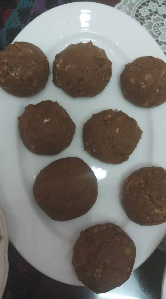 Rất nhiều các "đầu bếp không chuyên" làm ra những chiếc bánh xinh xắn như bánh ngoài hàng, nhưng cũng xuất hiện nhiều siêu phẩm bánh trung thu nếu không nói thì không ai biết đó là bánh gì.