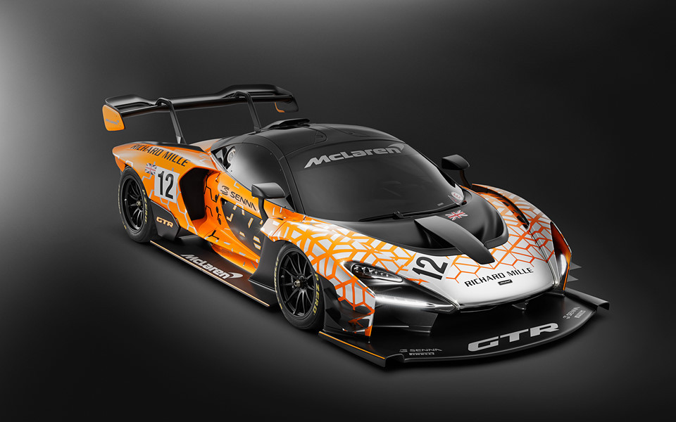 Ra mắt tại Geneva Motor Show 2018, Senna GTR được mệnh danh là chiếc McLaren mạnh nhất mọi thời đại (trừ xe đua F1). McLaren Senna GTR là phiên bản đường đua của hypercar Senna với nhiều chi tiết carbon nhằm tăng tính khí động học cho xe. Senna GTR sở hữu khối động cơ tăng áp kép V8 4.0L tương tự xe nguyên bản nhưng được tinh chỉnh để sản sinh công suất 814 mã lực. Chỉ có 75 chiếc Senna GTR được McLaren sản xuất với mức giá không rẻ - 1,5 triệu USD.