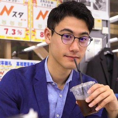 Nam phóng viên 28 tuổi Nhật Bản này thừa hưởng vẻ ngoài điển trai, chiều cao nổi bật của người cha khiến nhiều người phải ghen tỵ.