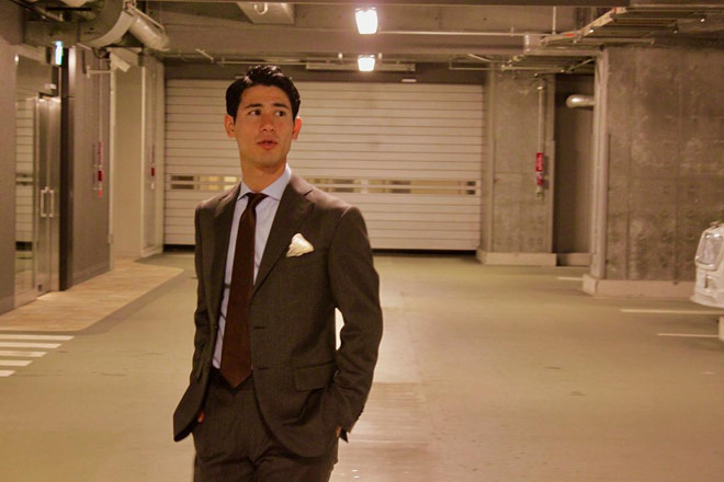 Thường xuyên xuất hiện trên truyền hình với vẻ nghiêm túc, nhưng người hâm mộ chàng phóng viên đài TBS lại tỏ ra yêu thích những hành động nhí nhố, đáng yêu của anh phía sau hậu trường.