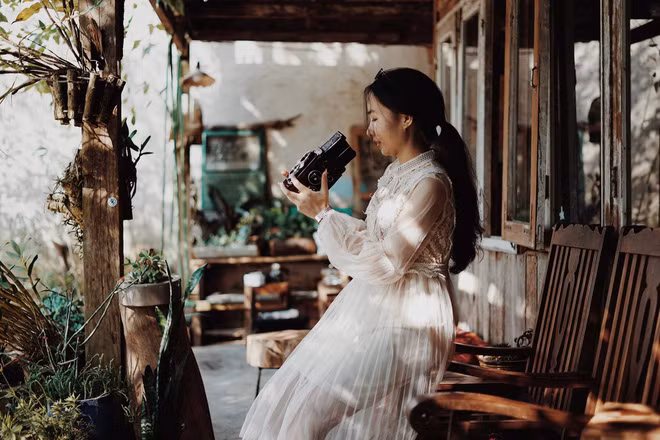 Cô nàng cũng chia sẽ rằng nghề Giáo viên giúp bản thân sống có trách nhiệm hơn trong mọi việc, đặc biệt là để hoàn thiện bản thân hơn để làm gương cho học trò.