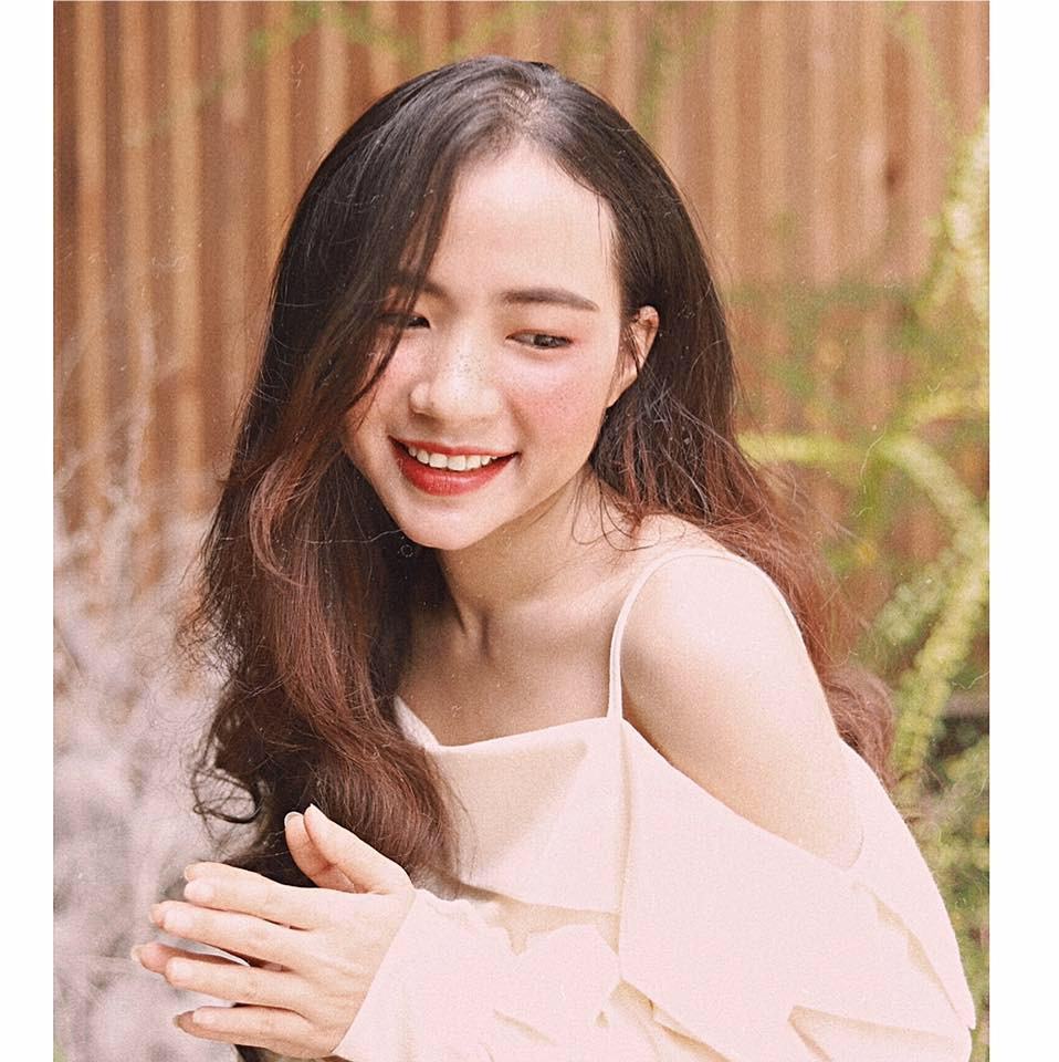 Sở hữu ngoại hình xinh đẹp cho nên Hương nhận được khá nhiều bạn thợ ảnh mời chụp. Các nhiếp ảnh gia từ Hà Nội tới Sài Gòn đều đánh tiếng mời cô bạn vào những concept ảnh của mình.