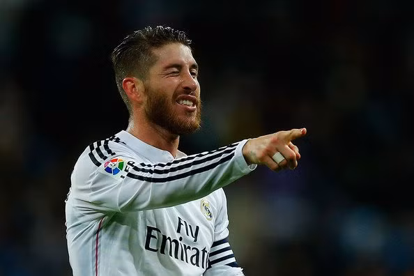 Ramos gây áp lực lên Real Madrid: Đội trưởng Sergio Ramos đang gây áp lực lên phía Real Madrid, yêu cầu hợp đồng mới. Hiện tại, hợp đồng của Ramos với Real Madrid còn thời hạn đến 2020, kèm mức lương 10 triệu euro. Cầu thủ người Sevilla muốn được nhận mức lương cao hơn. Ảnh: AS