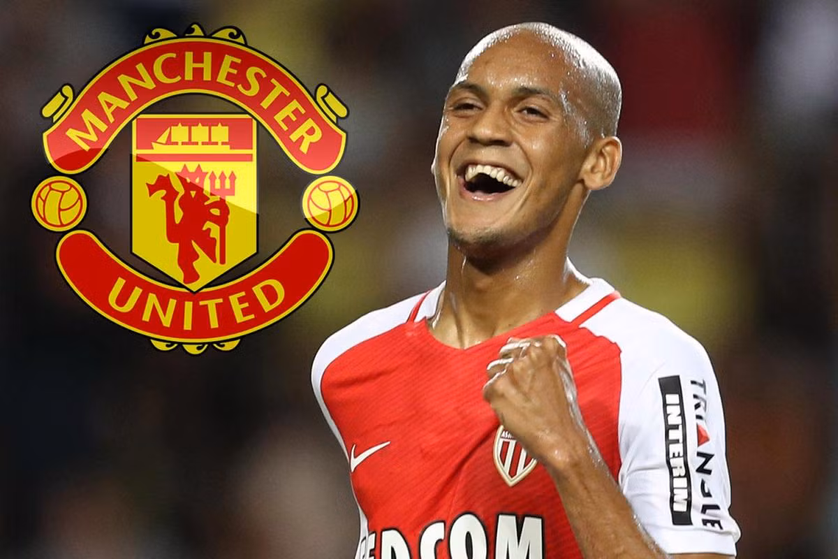 M.U chuẩn bị 52 triệu bảng mua Fabinho: Theo Calciomercato, MU lên kế hoạch trở lại với sao Monaco, Fabinho trong kỳ chuyển nhượng mùa Đông (tháng 1/2018) với mức phí 52 triệu bảng. Fabinho nằm trong danh sách "đi chợ" của Quỷ đỏ hè 2017, nhưng do nhà vô địch Ligue đã bán đi những Benjamin Mendy, Bernardo Silva và Tiemoue Bakayoko nên không muốn chảy máu cầu thủ thêm nữa. Vì thế, Fabinho được Monaco giữ lại. Ảnh: Calciomercato