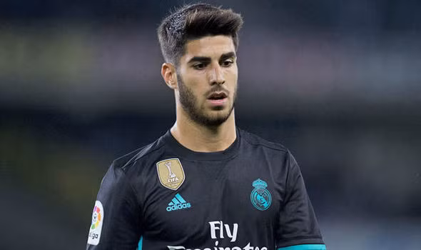 Real Madrid "trói" sao trẻ Marco Asensio với giá kỷ lục: Trong lúc Cristiano Ronaldo phải ngồi ngoài vì án treo giò từ đầu mùa giải, Marco Asensio chính là cái tên nổi bật ở Bernabeu, ghi nhiều bàn thắng nhất cho đội - 4 bàn. Nhà trắng muốn tránh trường hợp như Barca thình lình mất Neymar vào tay PSG với con số điên rồ nhất từ trước tới nay: 222 triệu euro.