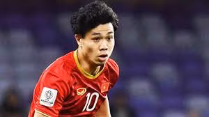 Được vào trong hiệp thi đấu thứ 2 ở trận đấu với UAE nhưng Công Phượng đã cho thấy sự khó chịu bởi những pha đi bóng đâm thẳng vào hàng phòng ngự. Với lợi thế này, cầu thủ đang thi đấu tại Bỉ được kì vọng sẽ quấy rối hàng hậu vệ Thái Lan để cơ hội dứt điểm đến với các đồng đội.