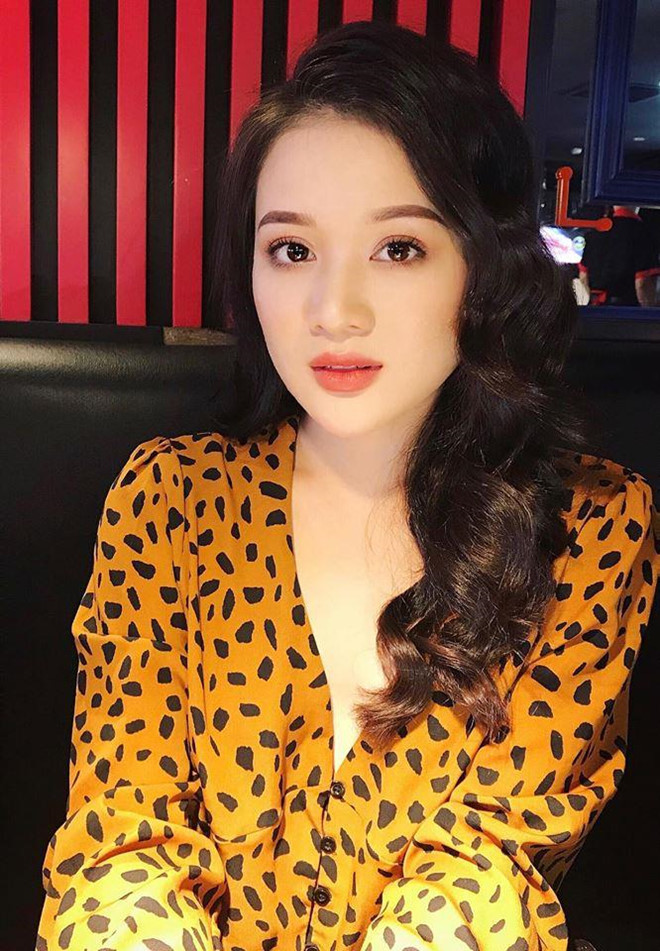 Nhưng trở thành hoa khôi, đồng nghĩa với việc trở thành người nổi tiếng. Với Nhi, điều này mang lại nhiều thuận lợi, thay vì phiền phức.