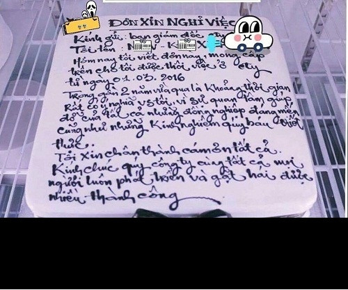 Thông thường những lá đơn xin nghỉ việc thường được viết tay, đánh máy, thế nhưng làm trên một chiếc bánh kem thì quả là một ý tưởng độc đáo và không "đụng hàng".