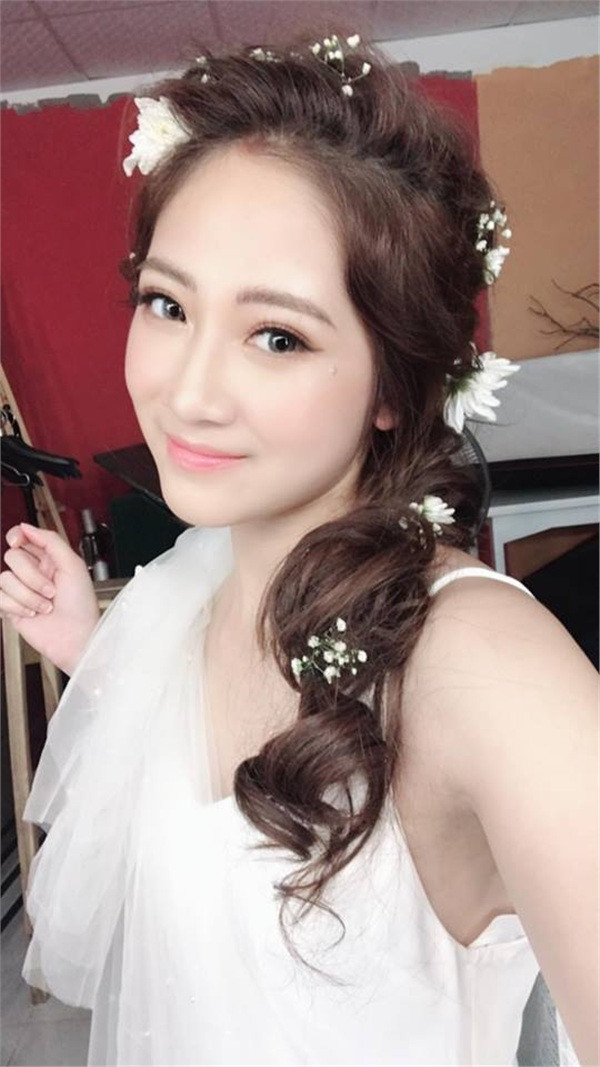 Hoàng Thùy Linh trùng tên với ca sĩ, diễn viên nổi tiếng của bộ phim "Nhật ký Vàng Anh". Tuy là cái tên mới nhưng cô nàng có khả năng diễn xuất khá chuyên nghiệp.