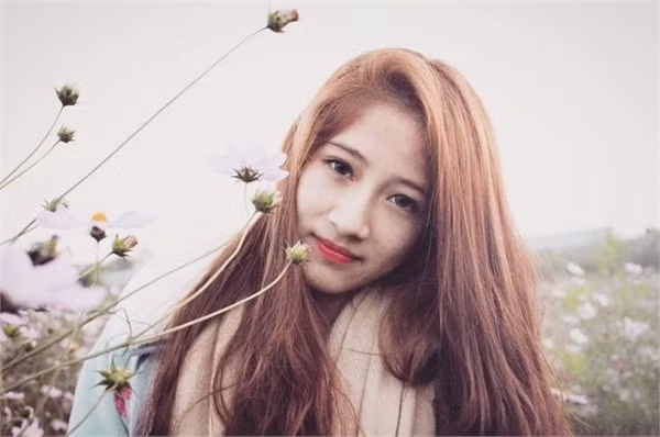 Hoàng Thùy Linh sở hữu nhan sắc và khả năng diễn xuất không hề thua kém Trâm Anh.