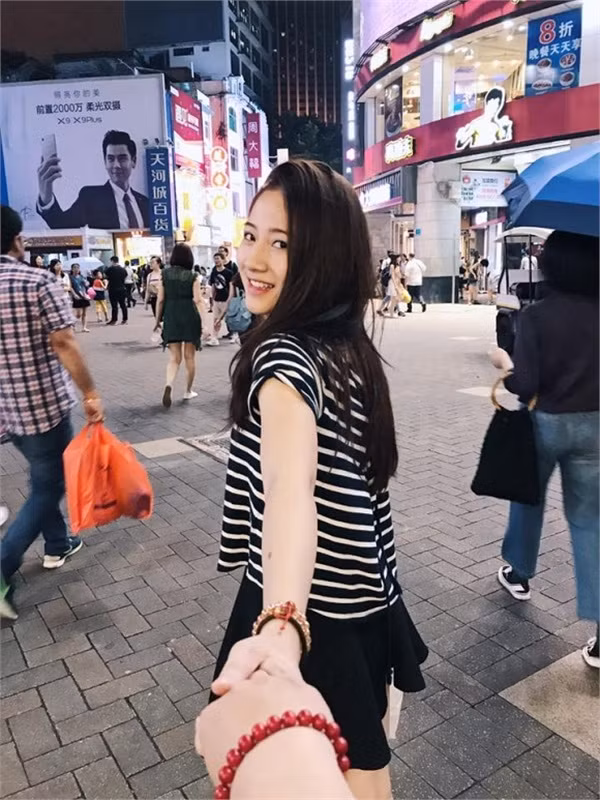 Gặp đôi chút áp lực vì bị so sánh với Trâm Anh, nhưng Thùy Linh cho biết cô cảm thấy vui và có động lực để cố gắng nhiều hơn.