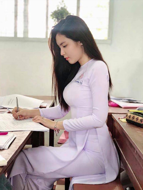 Đoan Nghi gây ấn tượng mạnh mẽ bởi gương mặt xinh xắn, đôi mắt to tròn.