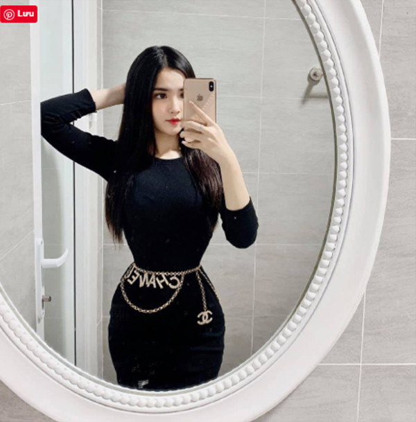 Trên trang cá nhân, Đoan Nghi đăng tải những hình ảnh về cuộc sống thường ngày và không thiếu loạt ảnh "hút hồn" đấng mày râu.