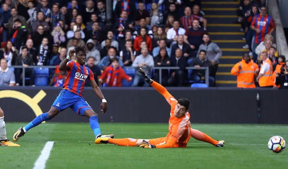 Chelsea tính sẽ bỏ ra khoản tiền không dưới 40 triệu bảng để rước về Zaha, bởi anh đang giữ vai trò cực kỳ quan trọng tại Selhurst Park.