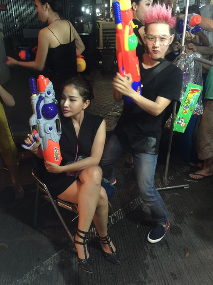 Lễ hội té nước Songkran thường diễn ra trong khoảng ngày 13 - 15 tháng 4 dương lịch với ý nghĩa ăn mừng một bắt đầu mới, tình cảm thân thiết giữa người với người – thường được thể hiện qua hành động té nước vào nhau.