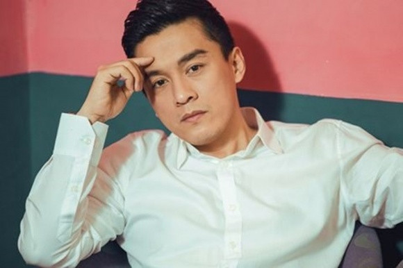 Dù vợ con đề huề, Lam Trường vẫn bị nghi đồng tính