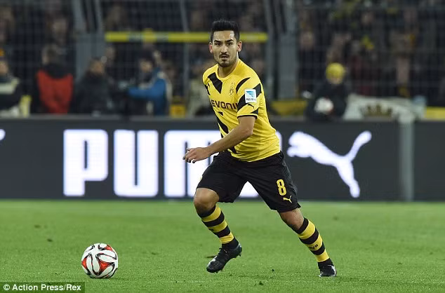 Điểm hạn chế lớn nhất của Gundogan có thể là thói quen ăn uống khiến anh khó giữ được trọng lượng tốt nhất. Người ta dễ dàng thấy được sự dư thừa vài cân trọng lượng của tiền vệ người Đức.