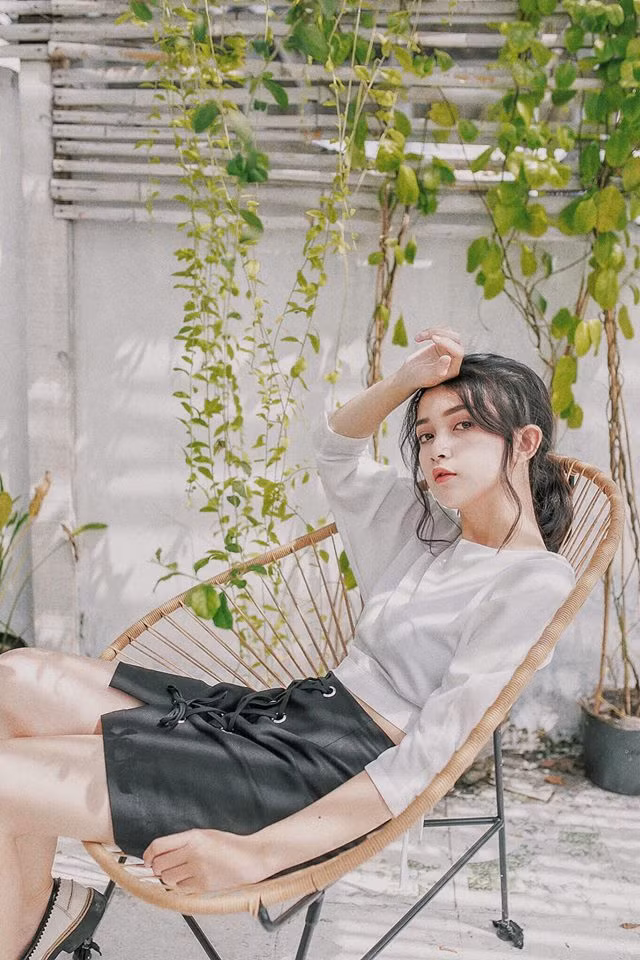 Hiện tại Kỳ Hân mới chỉ tham gia diễn xuất trong 1 vài sản phẩm nên cũng chưa dám nói nhiều về công việc người mẫu ảnh. Dù chỉ là một tay ngang nên chắc chắn trong tương lai cô bạn này sẽ phải sẽ còn phải trau dồi nhiều về kĩ năng diễn xuất nếu muốn tiến xa hơn. Ảnh trong bài: FBNV.