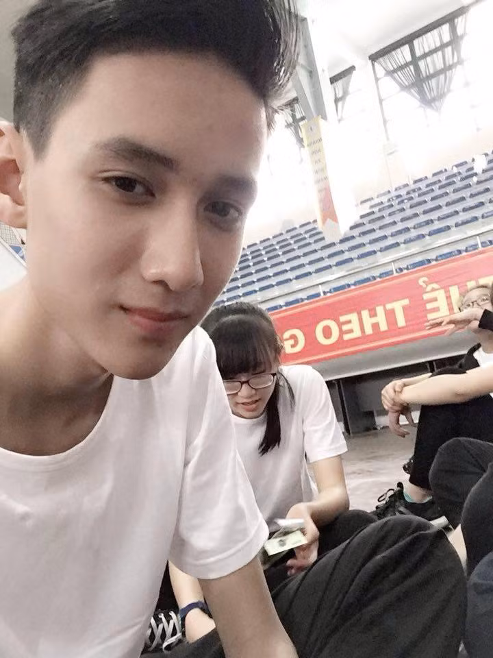 Cũng chính việc "bán tín, bán nghi" Hoàng An đã có chủ nên sức nóng của anh chàng này vì thế cũng giảm bớt đi đôi phần.