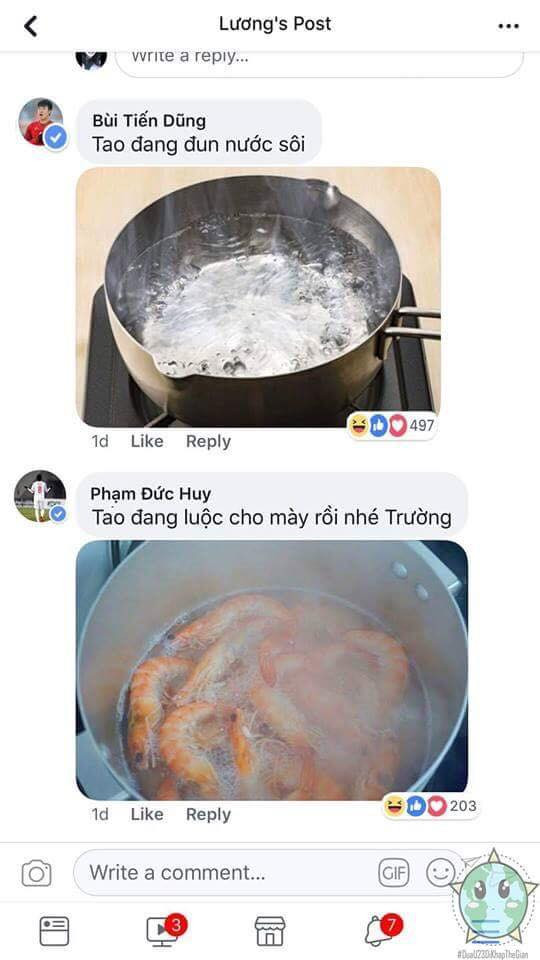 Công Phượng thì cắt râu tôm, trung vệ Tiến Dũng đun sôi nước, Đức Huy luộc tôm, Văn Thanh bóc vỏ để phục vụ cho người đội trưởng U23 Việt Nam là tiền vệ Lương Xuân Trường.