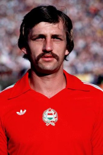 Tại World Cup 1982, Laszlo Kiss (ĐT Hungary) đã ghi ba bàn thắng vào các phút 69, 72 và 76 để góp vào chiến thắng đậm 10-1 của Hungary trước đội bóng đến từ Trung Mỹ, El Salvador.