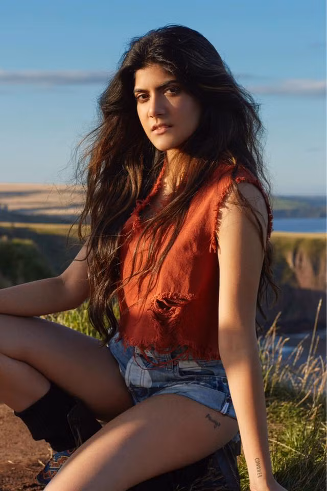 Ananya hi vọng cô có thể phát triển song song cả sự nghiệp âm nhạc lẫn việc kinh doanh.