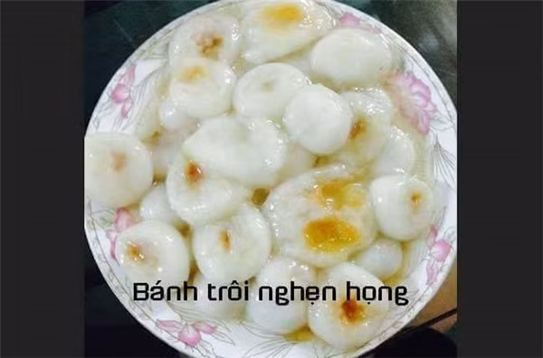 Ngày 3/3 âm lịch là ngày Tết Hàn Thực. Ngày này, các gia đình làm bánh trôi, bánh chay cúng ông bà, tổ tiên và không kiêng đốt lửa. Với người Việt trong dịp này nhiều nơi làm bánh trôi bánh chay cúng thần hoàng.