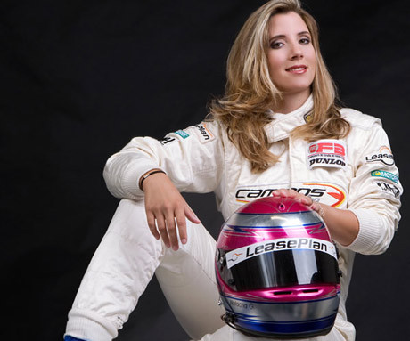 Madalena đã từng hai lần giành chiến thắng tại giải vô địch off-road Bồ Đào Nha và năm 2007, cô cũng là người đầu tiên cán đích tại giải đua Lisboa – Dakar. Với mái tóc vàng cùng thân hình săn chắc, Madalena luôn là tâm điểm của mỗi giải đua có cô tham dự.