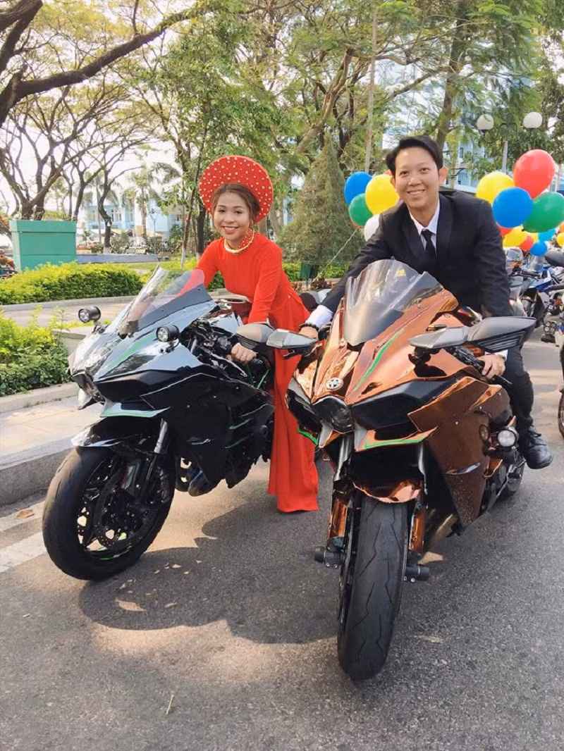 Mới đây những hình ảnh về đoàn xe rước dâu thuộc "hàng hiếm" tại Sài Gòn đã khiến dân mạng thích thú, đặc biệt là những người mê xe cộ.