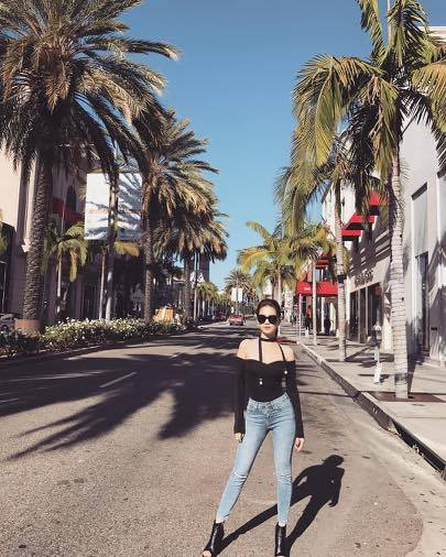 Bên cạnh đó, Ngọc Trinh cũng không ngại khoe không gian riêng - căn phòng đáng mơ ước của không ít người.