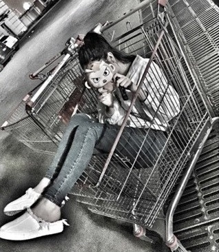 Điểm đặc biệt Hải Yến bật mí về mẫu bạn trai tương lai của mình rằng đó phải là một người lãng mạn, yêu tiểu thuyết giống cô và đồng điệu trong cảm xúc.