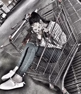 Điểm đặc biệt Hải Yến bật mí về mẫu bạn trai tương lai của mình rằng đó phải là một người lãng mạn, yêu tiểu thuyết giống cô và đồng điệu trong cảm xúc.