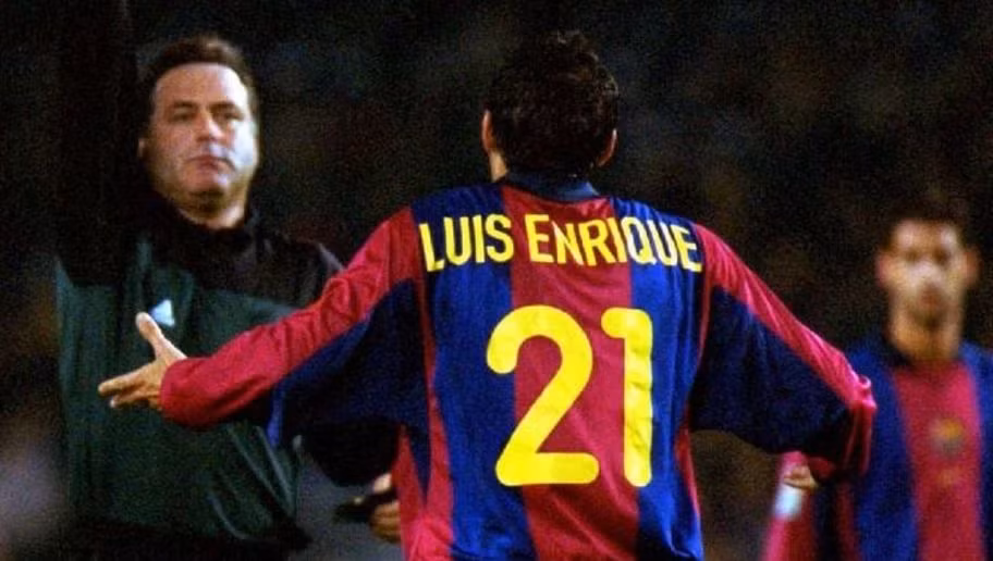 Luis Enrique cũng được CLB Barca đưa vào hàng những huyền thoại và số áo của ông cũng được vĩnh viễn cất đi.