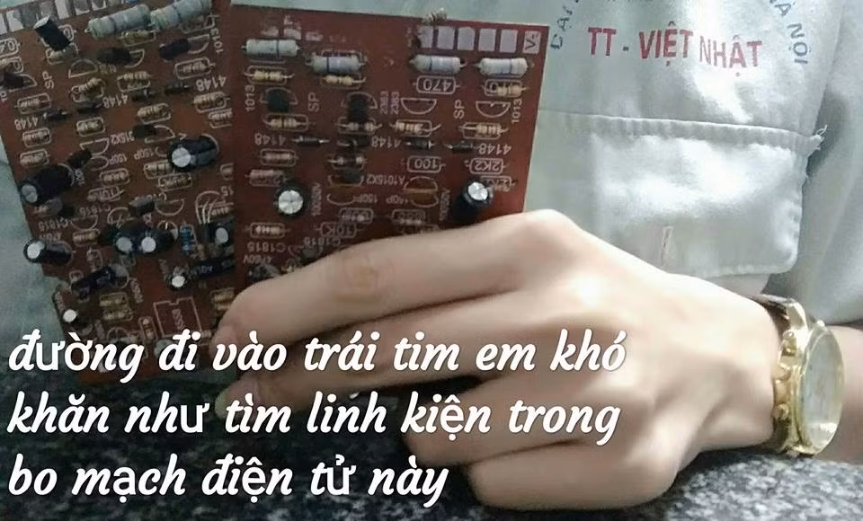 Đường vào tim em khó khăn như tìm linh kiện trong bo mạch nhưng chỉ cần tinh mắt anh sẽ tìm được thôi.