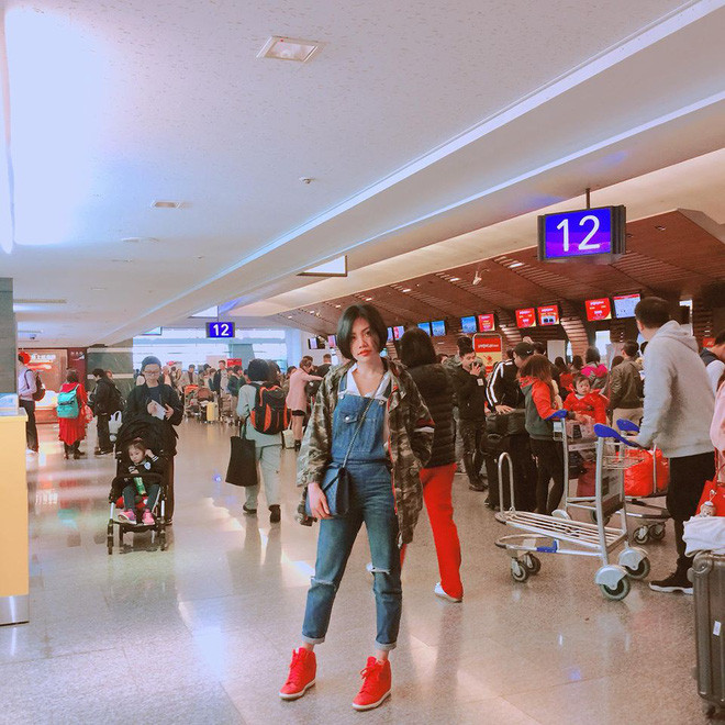 Không chỉ thay đổi về ngoại hình, để có được thần thái tự tin như hôm nay, Huế cũng phải trải qua quá khứ đầy gian nan nơi xứ người. Sang Đài Loan năm 18 tuổi cũng là lần đầu Huế đi máy bay, lần đầu ra nước ngoài với số tiền vỏn vẹn là 2 triệu 8 ngàn đồng.