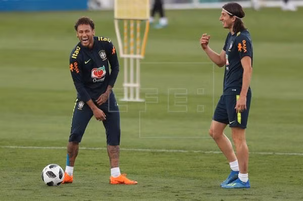 Mới đây, ban lãnh đạo của Selecao cho biết các cầu thủ thoải mái làm tình. Các tuyển thủ có thể mang vợ, người yêu vào phòng, thậm chí ban lãnh đạo còn dành vài phòng riêng để họ có những giây phút riêng tư.