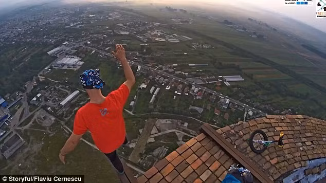 Flaviu Cernescu hiểu rằng đây là thử thách không có chỗ cho sai sót, chỉ một chút sơ sẩy cũng khiến anh phải đối mặt cái chết đau đớn. Nhưng dường như, anh luôn có một niềm tin vào khả năng giữ thăng bằng của mình.