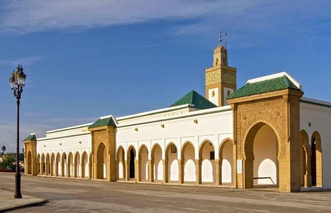 Các chuyên gia ước tính tổng tiền thuế mỗi năm của người dân Morocco đóng lên đến 200 triệu USD. Tòa án hoàng gia sử dụng số tiền này, nhưng chỉ dùng vài triệu USD để trả lương cho nhân viên. Họ thậm chí chi gần 1 triệu USD để trả hóa đơn điện, nước cho các cung điện hoàng tộc ở thủ đô Rabat và một số nơi khác. Ảnh: Shutterstock.