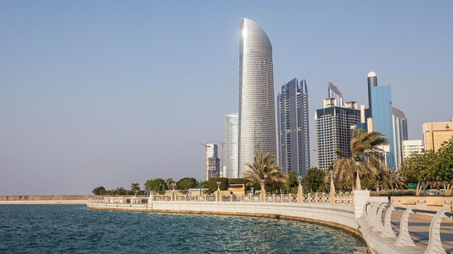 Tiểu vương Abu Dhabi còn ngồi ghế chủ tịch Quỹ Đầu tư Abu Dhabi, nơi quản lý số tài sản trị giá đến 875 tỷ USD, bao gồm tòa nhà cao nhất thế giới Burj Khalifa ở Dubai. Ảnh: The National.