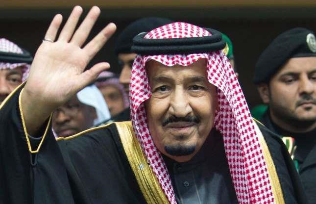 Nhà Saud đã cai trị Saudi Arabia từ năm 1744 và phần lớn của cải đất nước thuộc về gia tộc này. Vua Salman bin Abdulaziz Al Saud, lên ngôi năm 2015, là người giàu nhất gia tộc với tổng tài sản trị giá 18 tỷ USD. Ảnh: PA.