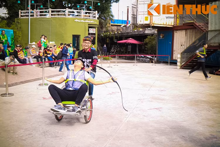 Theo BTC cho biết, trò chơi này không đòi hỏi các bạn phải biết quá nhiều kỹ thuật, chỉ cần cầm chắc cung và "phóng tiễn" dứt khoát.