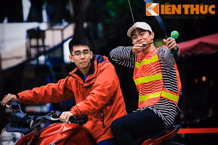 Mới đây, một giải bắn cung không chuyên đầu tiên đã được tổ chức trong khuôn viên của Quảng trường sáng tạo thuộc khu phức hợp giải trí Hà Nội Creative City (số 1 Lương Yên - Hai Bà Trưng - Hà Nội). Đây là nơi để các bạn trẻ Hà thành hóa thân thành các cung thủ thực thụ.