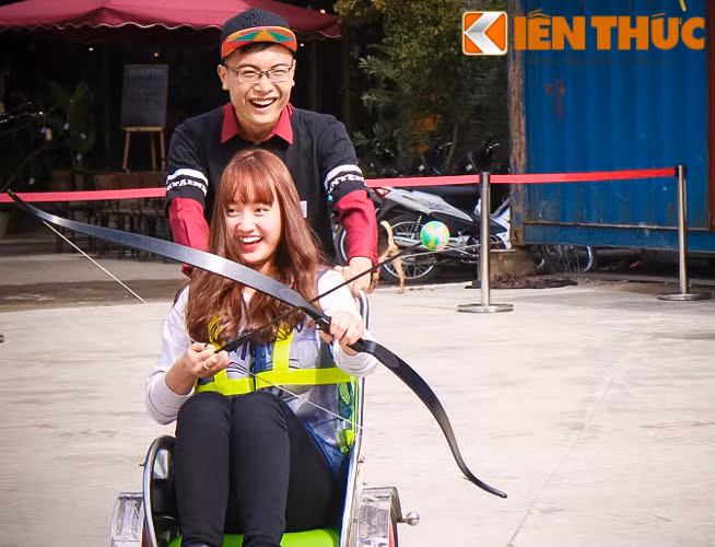 Chính thử thách bắn cung di chuyển này khiến cho nhiều bạn trẻ bỡ ngỡ và rất nhiều tình huống cười ra nước mắt đã diễn ra trong hội thi này.