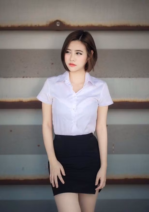 Hiện Kanokporn là một trong những người mẫu ảnh sở hữu thân hình "kích thích" thuộc hàng có "số má" trong cộng đồng mạng Thái Lan.