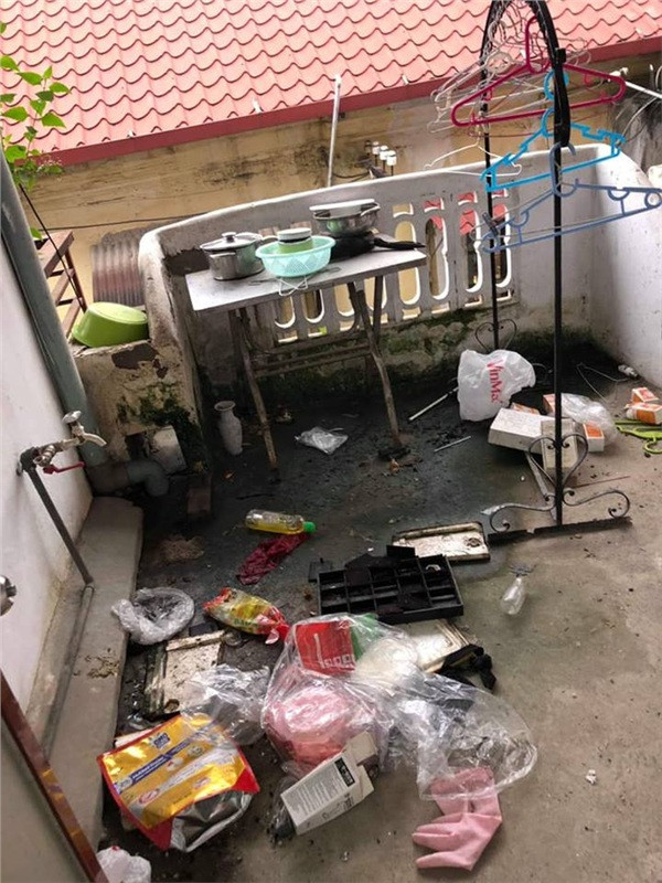 Những căn phòng trọ bẩn kinh hoàng của các nữ sinh vẫn gây sốc nhiều hơn bởi chẳng ai nghĩ một cô gái xinh đẹp, sang chảnh, chỉn chu vẻ ngoài lại sống trong "ổ chuột".