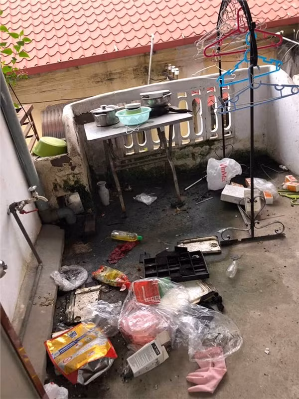 Những căn phòng trọ bẩn kinh hoàng của các nữ sinh vẫn gây sốc nhiều hơn bởi chẳng ai nghĩ một cô gái xinh đẹp, sang chảnh, chỉn chu vẻ ngoài lại sống trong "ổ chuột".