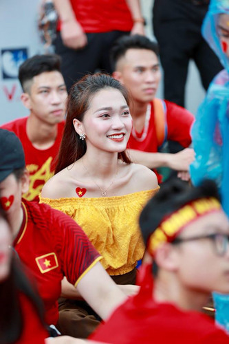 Người được nhắc tới là "bạn gái tin đồn" của tuyển thủ U23 Việt Nam - Phan Văn Đức đó là cô nàng Nguyễn Thị Ngọc Nữ, top 10 Hoa hậu Hoàn Vũ