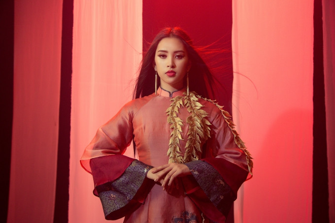 Hoa hau Tieu Vy lan dau thu nhan “e” trong suot 18 nam qua