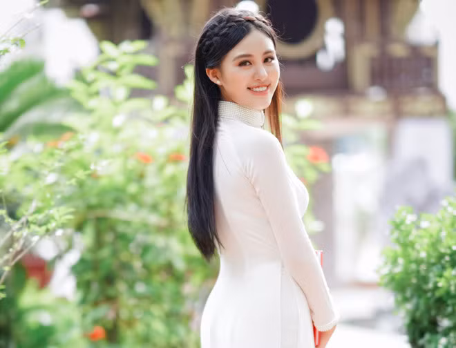 Sau 2 năm liên tiếp dự các cuộc thi hoa hậu, Bảo Ngọc cho biết cô dành thời gian cho tốt nghiệp đại học và tập trung công việc mình yêu thích. Nhưng nếu có điều kiện, nữ sinh 9X này vẫn muốn thử sức với đấu trường nhan sắc.