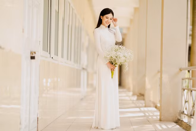 Ở bậc đại học, Bảo Ngọc năng nổ tham gia các hoạt động của đoàn trường. Nữ sinh còn được biết đến là MC xinh đẹp, khéo léo dẫn dắt các hoạt động của Học viện Cảnh sát Nhân dân.